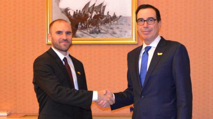 Guzmán ya está reunido con funcionarios del FMI en Washington y se junta el miércoles con los tenedores de bonos