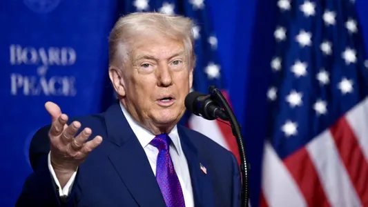 Donald Trump anunció que subirá los aranceles globales al 15% tras el fallo de la Corte Suprema de EEUU