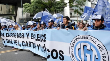 En una semana clave para la economía, al Gobierno se le puede complicar la calle con el paro de la CGT