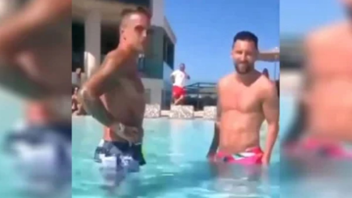 Messi y Denis estaban en la piscina hasta que Leo fue interrumpido. 