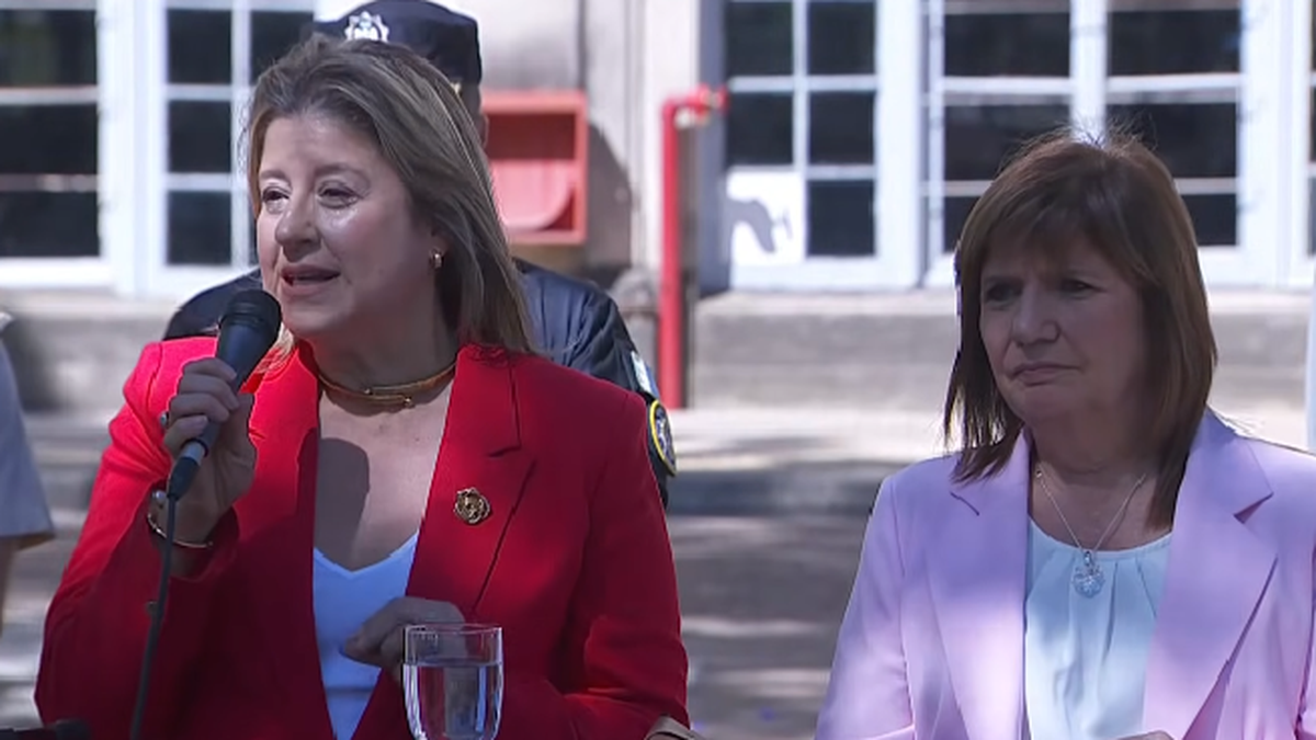 La flamante ministra de Seguridad de la Naci&oacute;n, Alejandra Monteoliva, junto a la ex responsable del &aacute;rea, Patricia Bullrich (Foto: archivo).