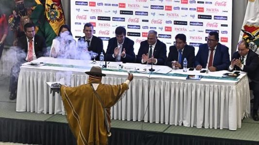 Hicieron un ritual aymara durante la presentación de Gustavo Costas como DT de Bolivia