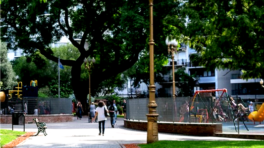 Un mujer denunció un presunto intento de secuestro de su hija de dos años en una plaza de Recoleta