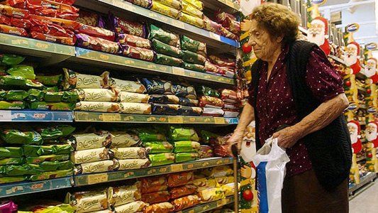 Otro golpe al bolsillo de los jubilados: no se les reintegrará más el 15% del IVA por comprar con débito