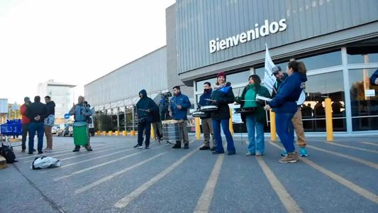 Una conocida cadena de supermercados despidió a 150 trabajadores