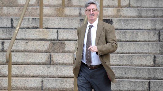 La Anses intimó a jubilarse al fiscal que investiga el caso del vacunatorio VIP