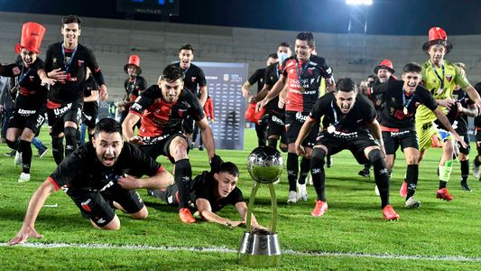Histórico: Colón goleó 3-0 a Racing en San Juan y se consagró campeón por primera vez