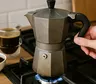 Cómo preparar mejor café en cafetera italiana: 10 claves simples que cambian el sabor