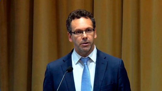 Sandleris autocrítico: reconoció errores y marcó la nueva política monetaria que mantendrá al dólar entre $34 y $44 sin intervención del BCRA