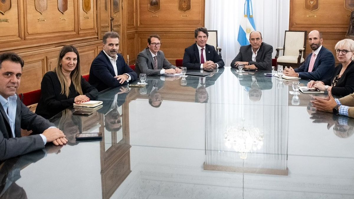 Francos se reunió con representantes del Pro en busca de apoyos para la Ley Bases (Foto; @GAFrancosOk)
