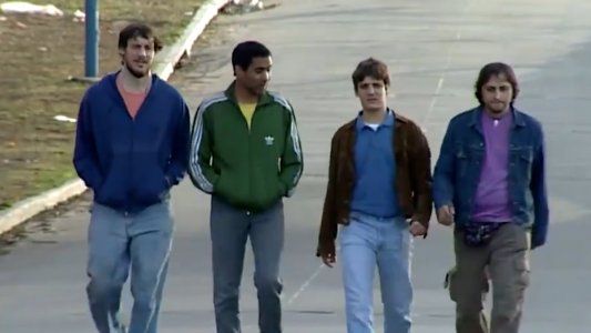 La adaptación que tuvo que hacer Okupas para llegar a la pantalla de Netflix