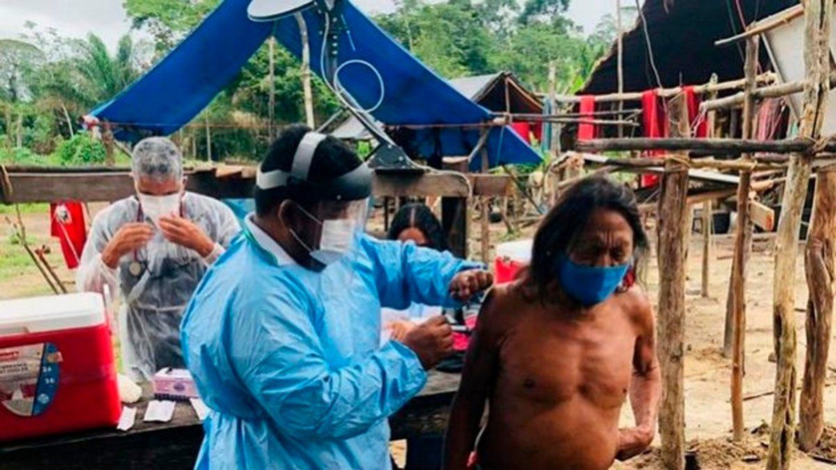 Acorralado por la escasez de vacunas, el Brasil de Bolsonaro cambia los ataques a China por la diplomacia