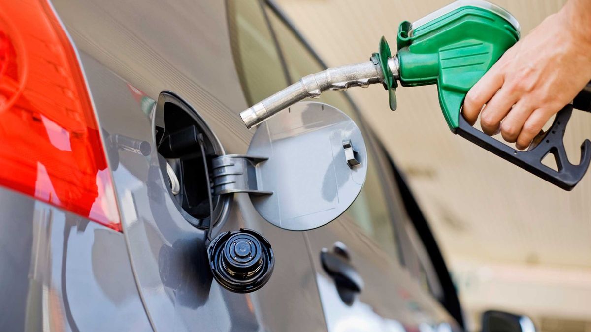 Viajar a la Costa Argentina en un auto a GNC sale un 20% más barato que el combustible (Foto: Telam).