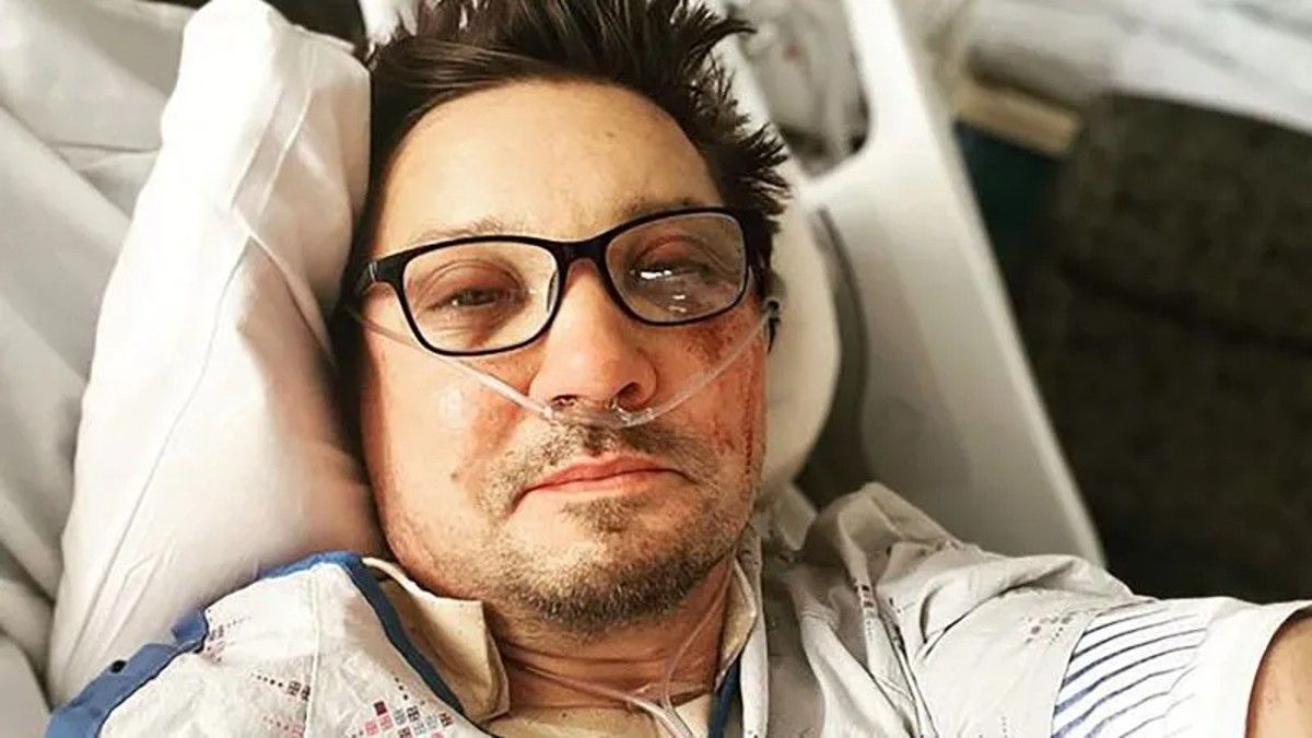Jeremy Renner fue aplastado por una máquina quitanieve y ahora se recupera en el hospital.&nbsp;