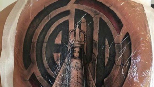 Enzo Pérez cumplió la promesa, y se tatuó el escudo de River y la virgen de Luján en la espalda