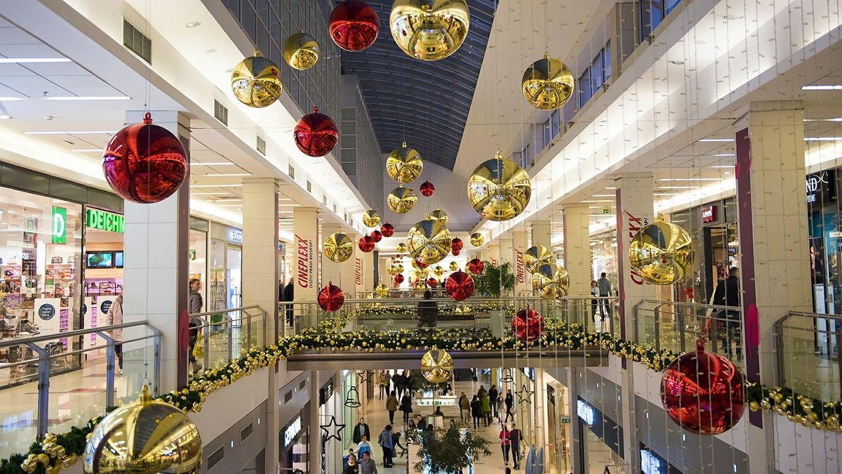 Los comerciantes no tienen respiro y trabajan en múltiples propuestas para repuntar las ventas navideñas (Foto: Kamisu).