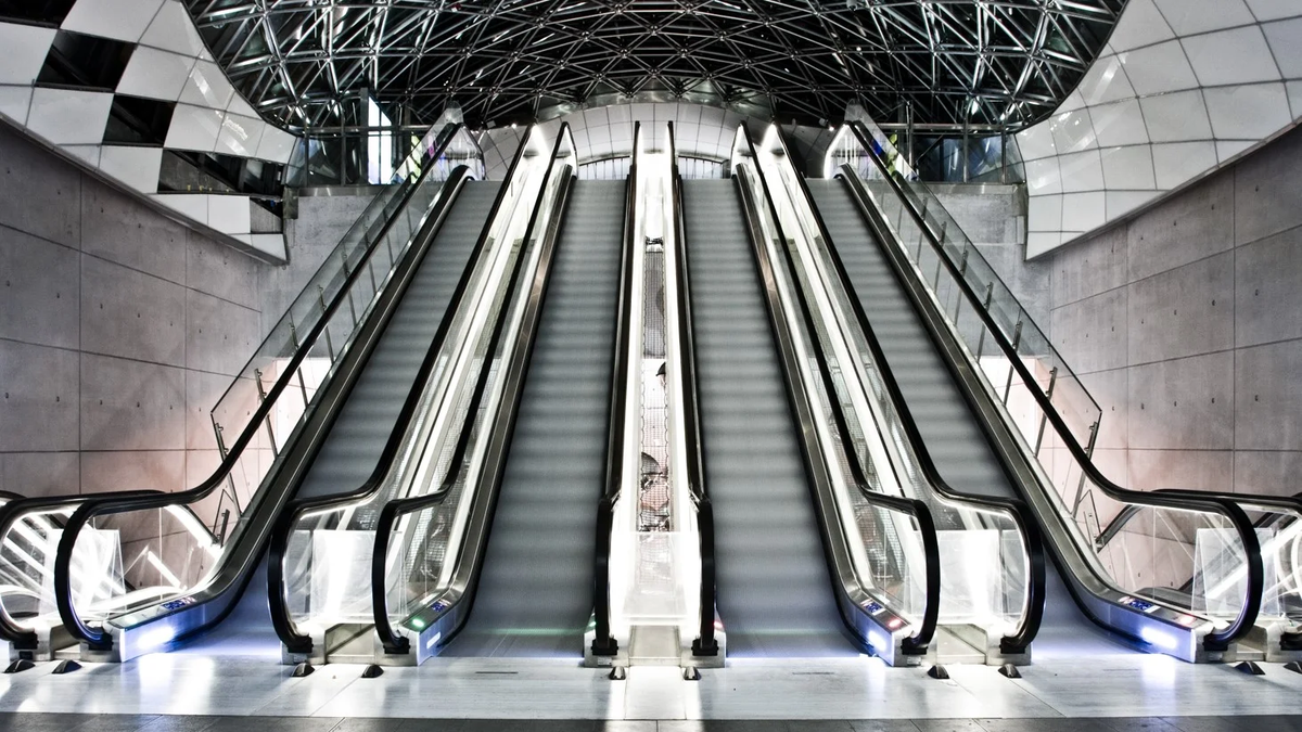 Soñar con escaleras mecánicas habla de cómo avanzás en la vida: con esfuerzo propio o en piloto automático. Foto: Sueño/significado de lo sueños/internet.