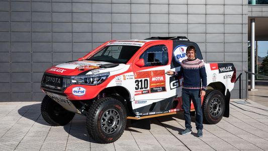 El Toyota Hilux Dakar va al Museo y Circuito Fernando Alonso