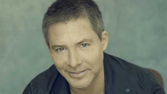 Adrián Suar vuelve a la televisión con un show de humor, música y ficción