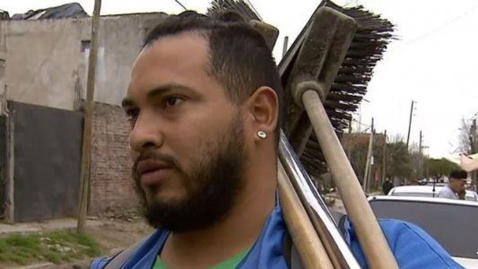 Un barrendero salvó con RCP a un motociclista que se accidentó en Villa Fiorito