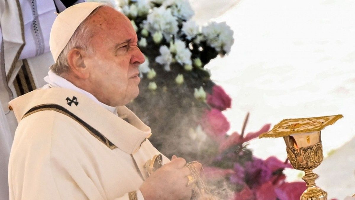 Un dolor en la rodilla derecha que arrastra le impidi&oacute; al Papa celebrar este s&aacute;bado la ceremonia de la Vigilia Pascual en la bas&iacute;lica de San Pedro.&nbsp;