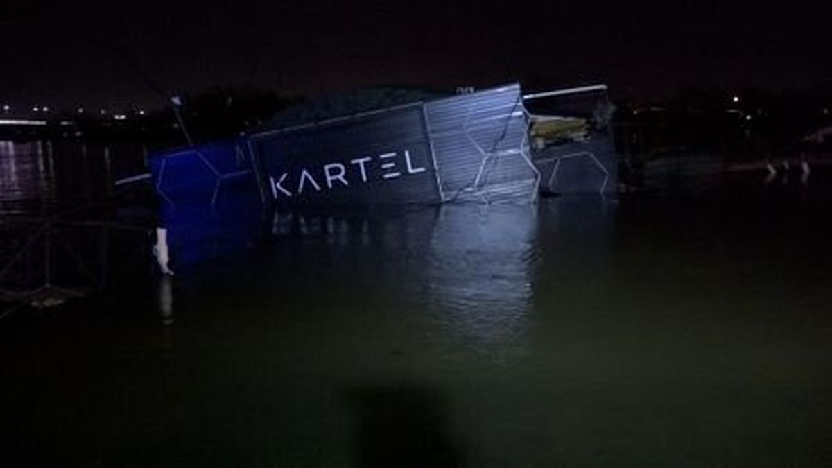 Un barco discoteca se hundió con 100 pasajeros a bordo en Serbia. (