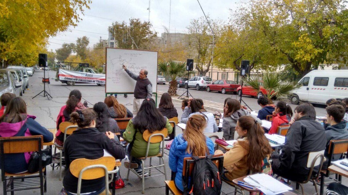 Tras un largo conflicto, el Gobierno busca cerrar hoy la paritaria universitaria: “Es el mejor acuerdo logrado en el ámbito estatal”