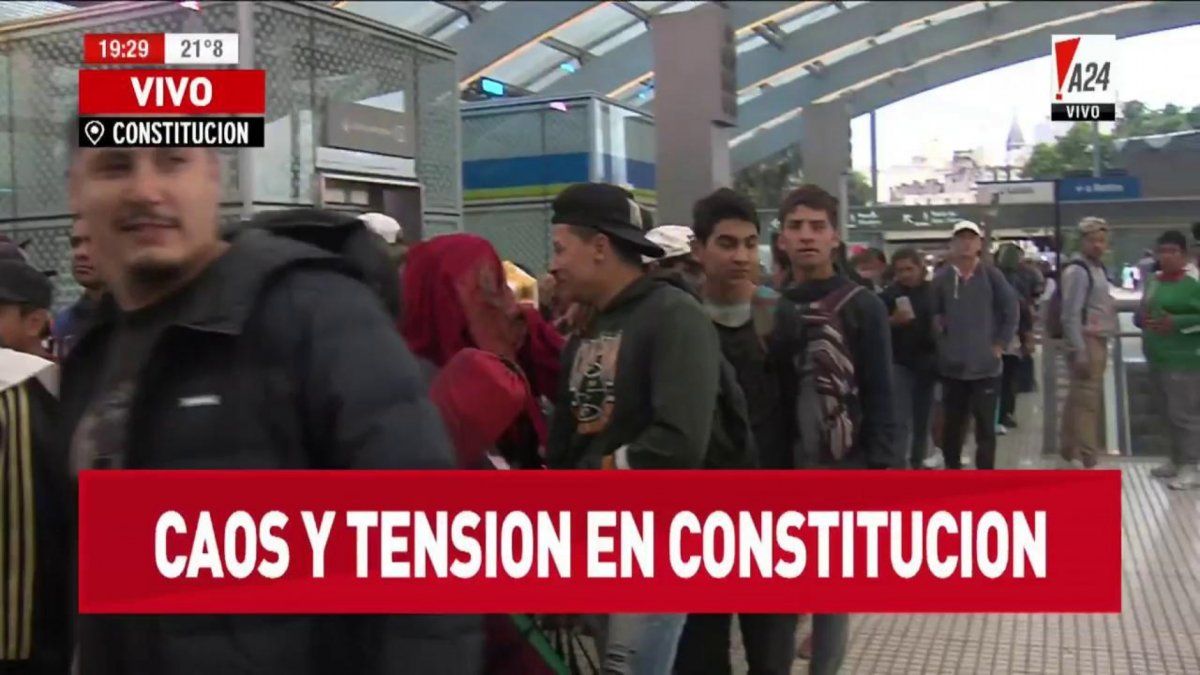 Empiezan los reclamos de diciembre: organizaciones sociales fueron en subte hasta el acampe en Desarrollo Social