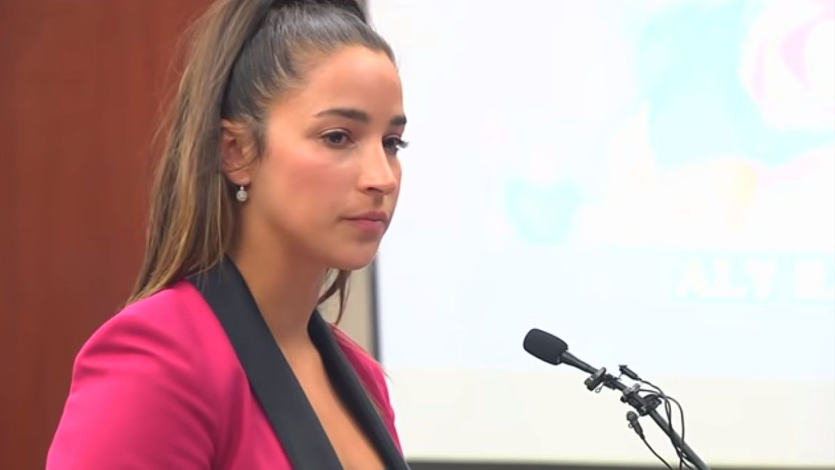 Aly Raisman, megacampeona olímpica y capitana del equipo de gimnasia de los Estados Unidos, en su contundente acusación en la justicia contra el doctor Nassar. (Foto: Captura de TV)