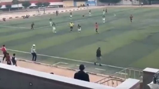 Conmoción por la muerte de un futbolista en pleno partido: se tragó la lengua
