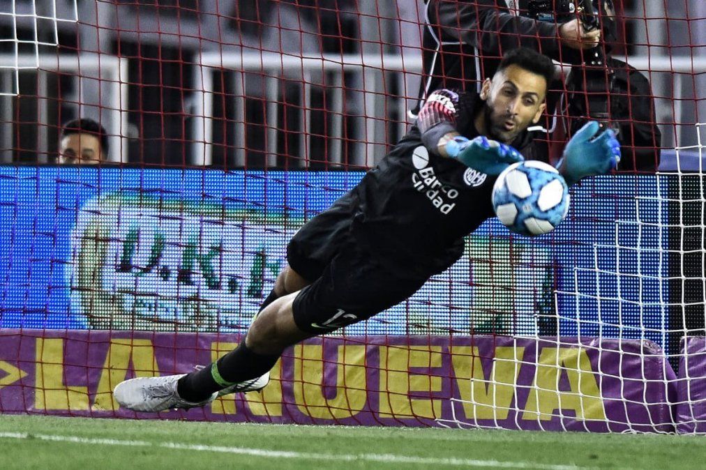 Pocas veces visto: River erró dos penales contra San Lorenzo