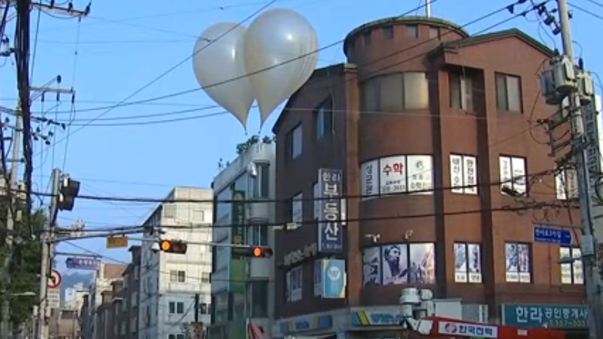 Corea del norte lanza globos con cargas peligrosas sobre la población de Corea del Sur. (Foto: Captura de TV)