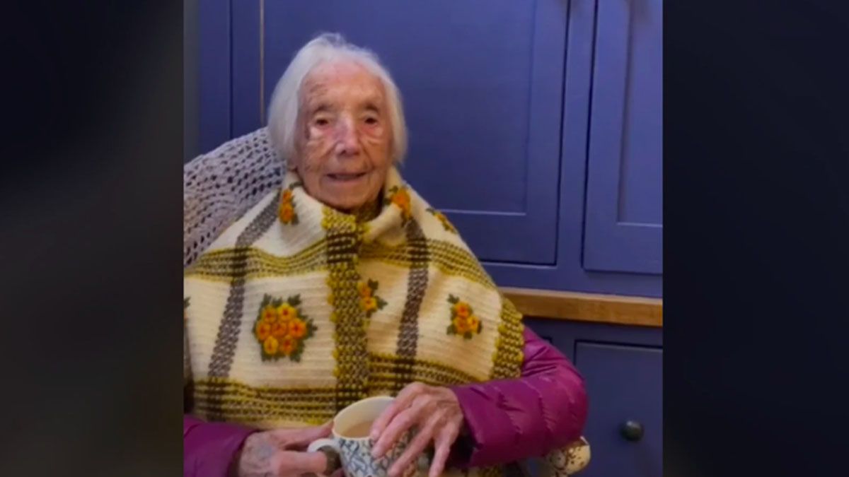 Amy Hawkins tiene 110 años y revolucionó TikTok.