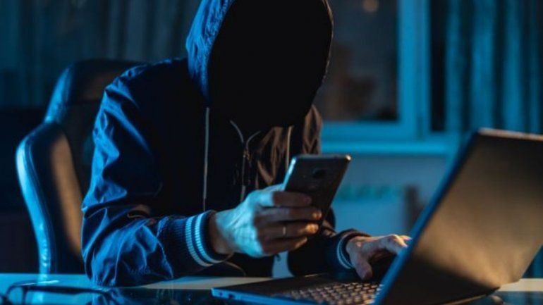 Engaños digitales, víctimas reales: el libro que relata las estafas virtuales más insólitas de la Argentina