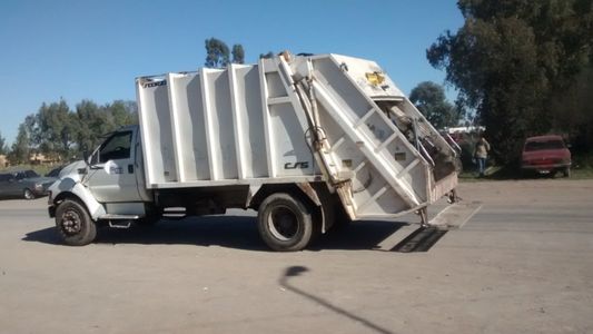 Un recolector murió aplastado por la compactadora del camión de basura