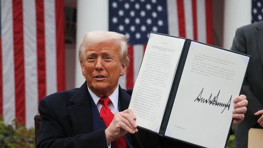 EE.UU. da marcha atrás: estos famosos productos tecnológicos quedan fuera del arancel del 125%