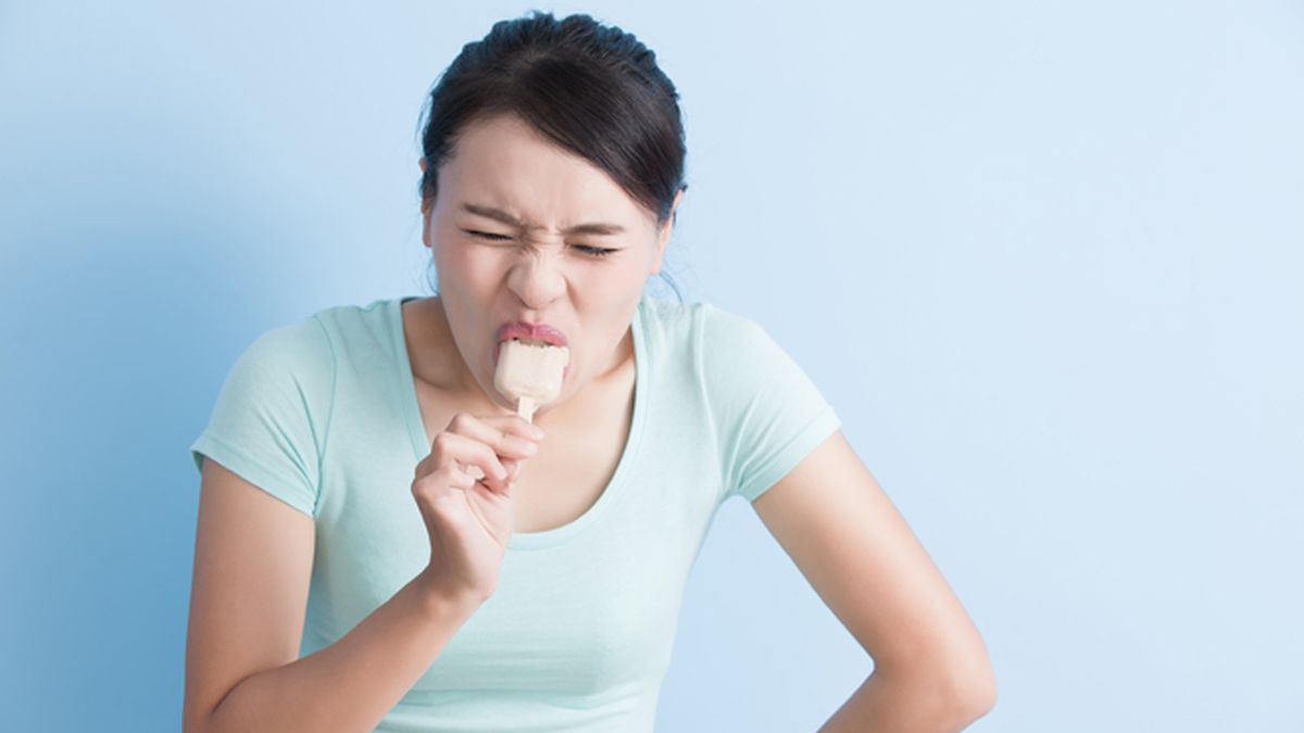 El dolor repentino en la frente al comer helado o beber algo muy frío se conoce como “brain freeze”.&nbsp;