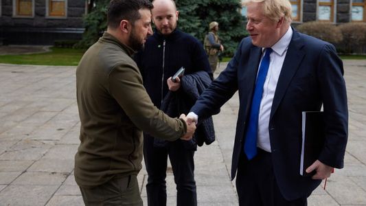 La visita de Boris Johnson a Ucrania: sorpresa y un gesto de solidaridad