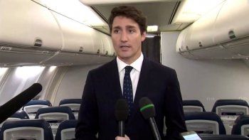 El premier canadiense Justin Trudeau pidió disculpas por una foto racista y tonta