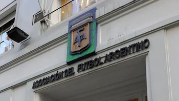 Allanamiento en la AFA: encontraron un contrato que le daba a Faroni una comisión del 30%