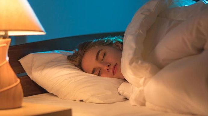 El error que muchos cometen al dormir y que puede afectar la salud