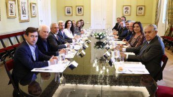 Peña recibió a los senadores en busca de “previsibilidad” pero el kirchnerismo pegó el faltazo