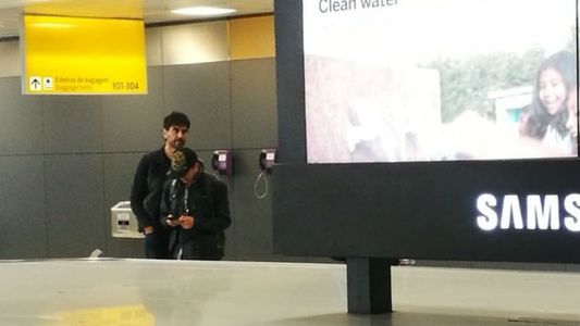 La primera foto de Juan Darthés en Brasil junto a uno de sus hijos