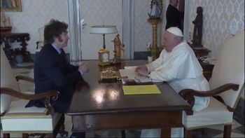 Pese a la bendición de Francisco y el pedido de diálogo, Milei volvió a la Argentina con una agenda de confrontación