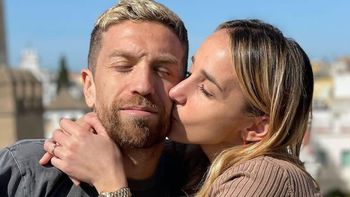 Linda Raff, la pareja del Papu Gómez, homenajeó al futbolista con una llamativa prenda de vestir