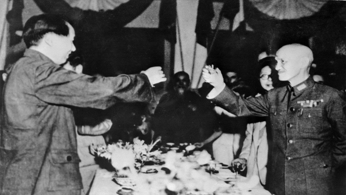 Mao Zedong y Chiang Kai Shek celebran el triunfo contra el eje Nazi-japonés en la II guerra mundial. Luego, la guerra civil los enfrentó definitivamente (Foto: Archivo) 