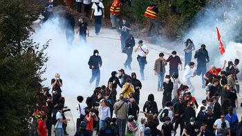 Más de 450.000 personas marcharon en Francia y crece la tensión por las protestas estudiantiles