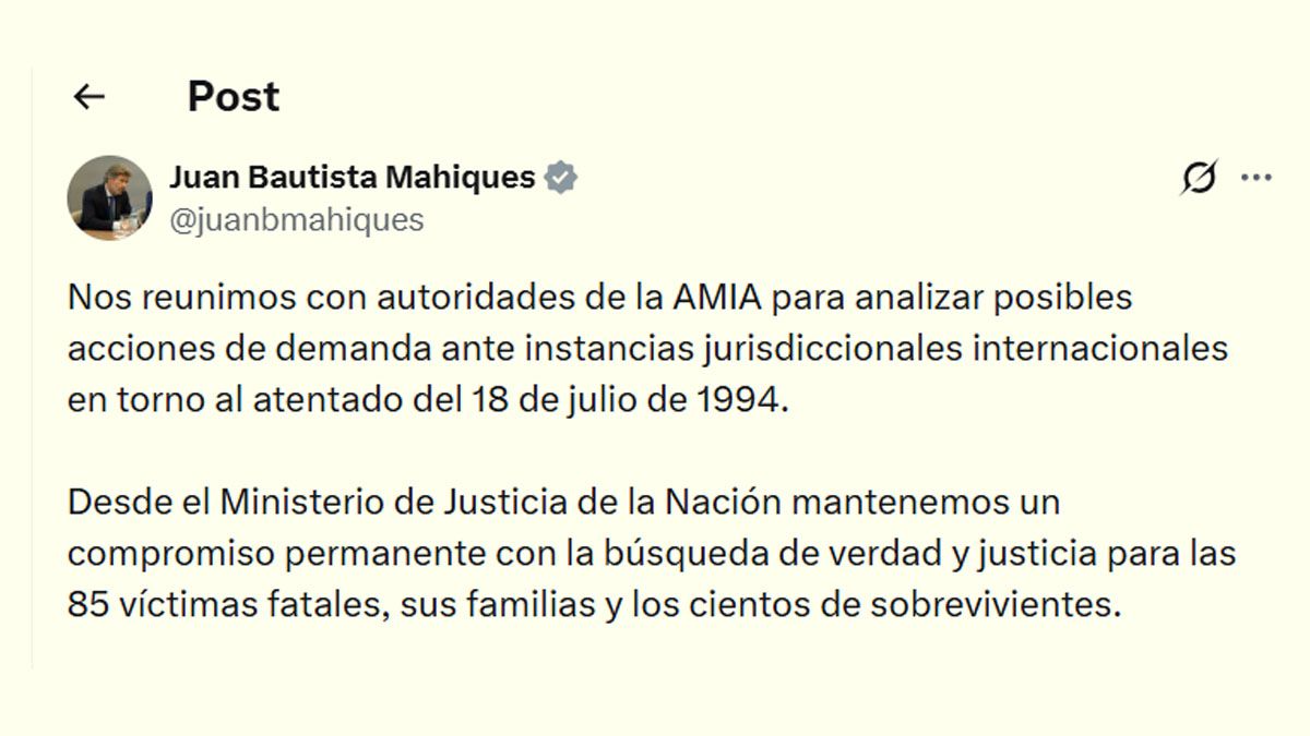 El ministro de Justicia, Juan Bautista Mahiques,  con la dirigencia de la AMIA. (Foto: cuenta de Mahiques en X)