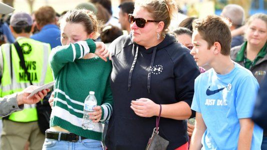 Tiroteo en California: ya son dos los muertos, el agresor tiene 16 años y se pegó un tiro en la cabeza