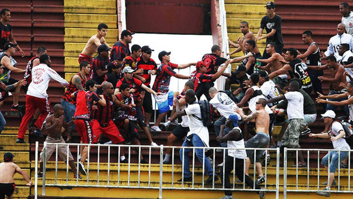 Graves incidentes entre hinchas de Vasco da Gama y Flamengo por el torneo Carioca (Foto: captura de TV).